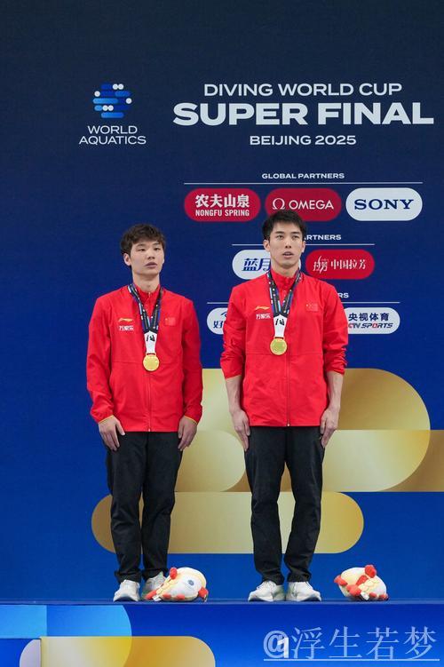 郑九源携手胡宇康勇夺男子双人3米板金牌